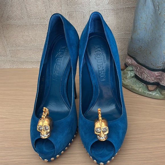 Blue suede high heeled peep toe pump - Picture 7 of 11